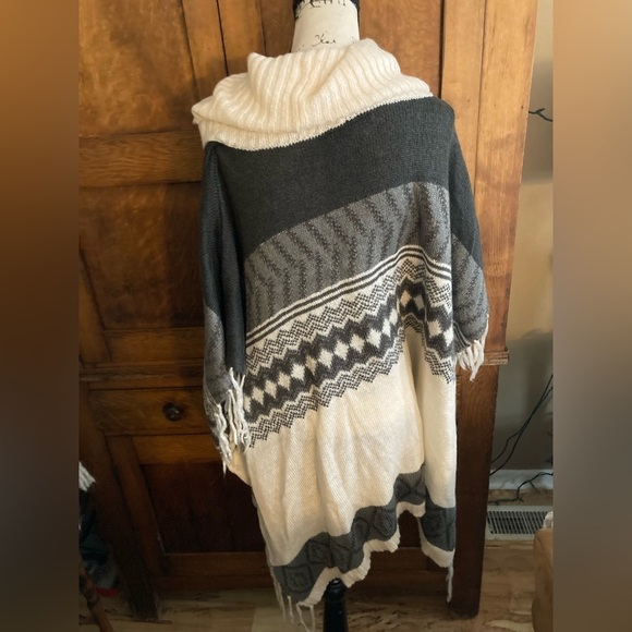 Lane Bryant shawl sweater one size loose poncho - Picture 5 of 6